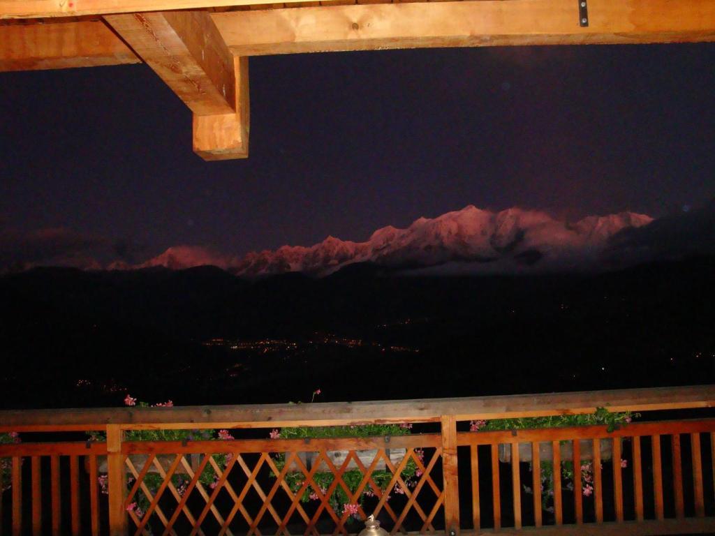 サランシュ La Joubarbe Au Balcon Du Mont-Blancヴィラ エクステリア 写真